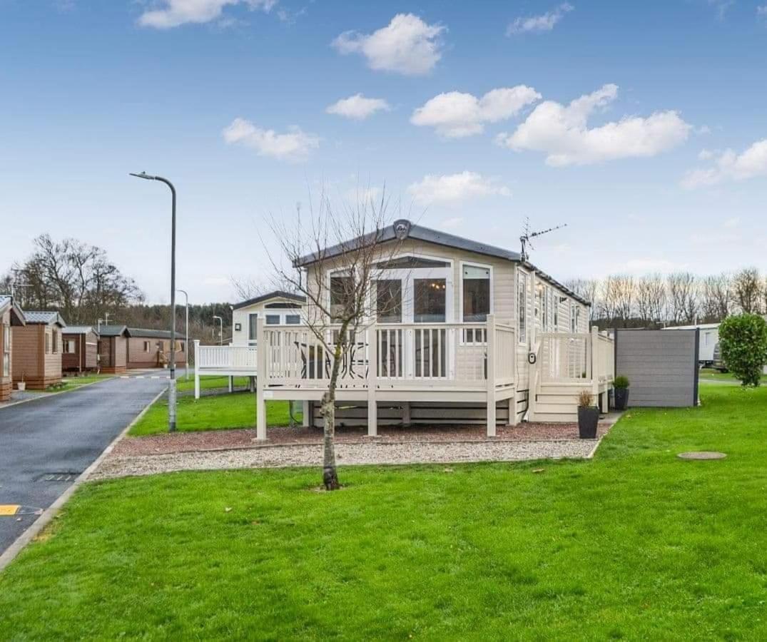 Apple Tree Lodge Hot Tub 3 Bedroom 2 Bars Morpeth Extérieur photo